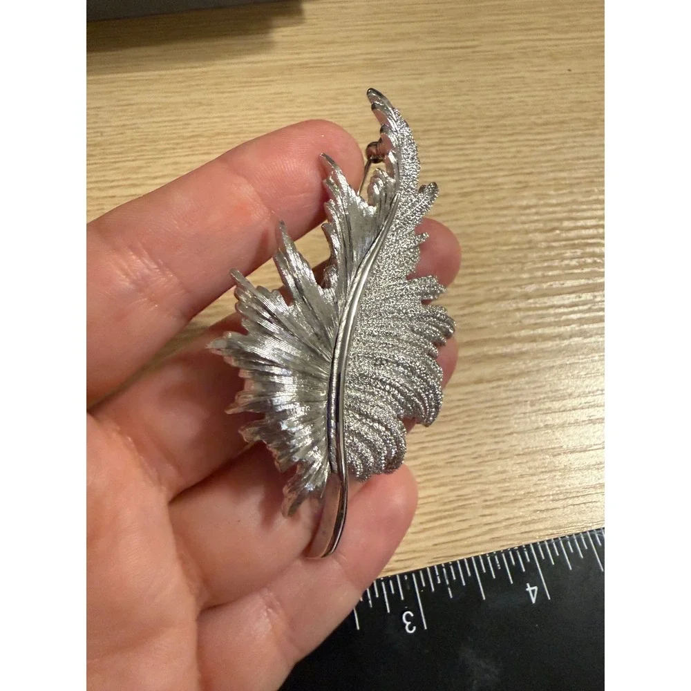 Monet Vintage Silver Tone Large Leaf Brooch Textured Feather‎ Statement Pin